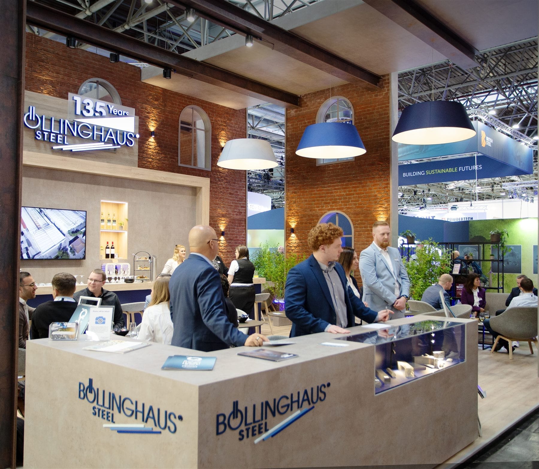 Empfangsbereich des Böllinghaus Steel Messestands auf der Tube & Wire 2024 Düsseldorf