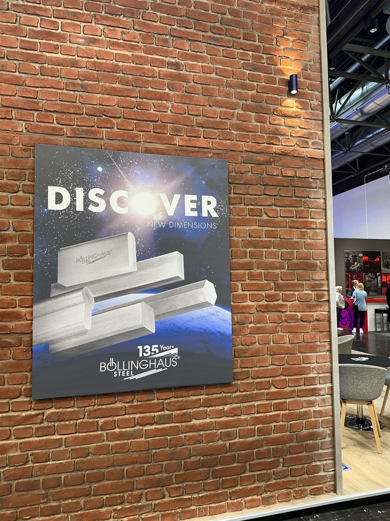 Discover-Wand mit Stahlexponat am Böllinghaus-Stand auf der Tube & Wire 2024