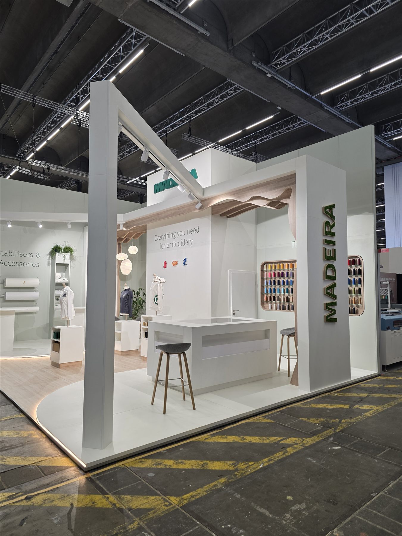 Garnwand am Madeira Stand auf der Techtextil Frankfurt 2026