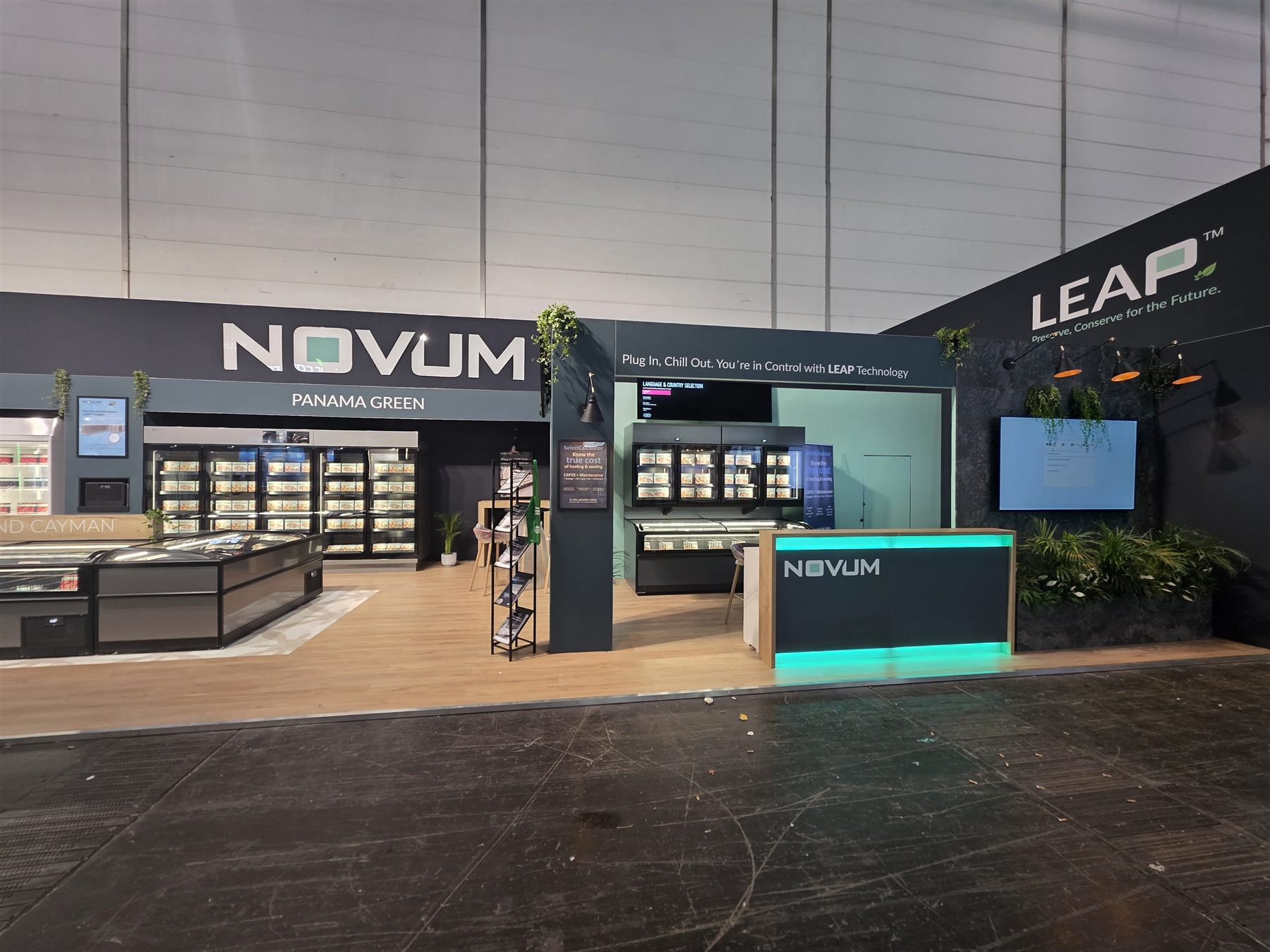 Novum Messestand mit LEAP Technologie und offener Standgestaltung